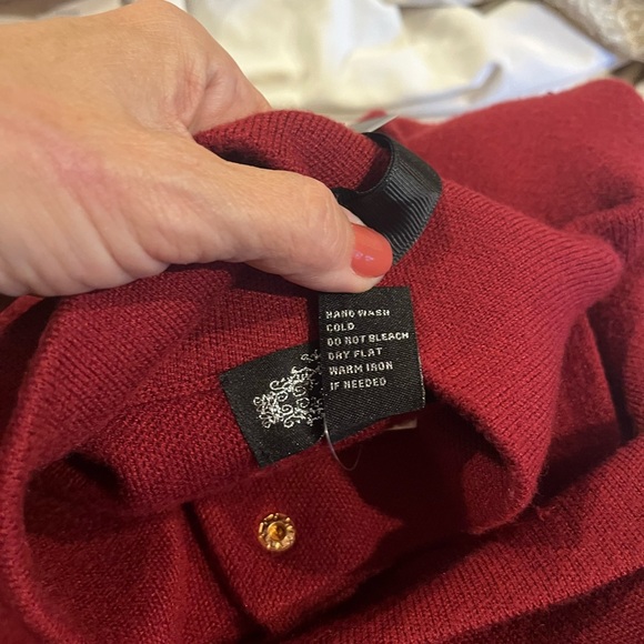 Oliver.0 Burgundy Fleece lined Bishop Sleeve sweater with brushed gold Snap NWT - Picture 3 of 9